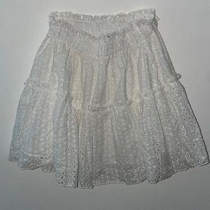 Short white skirt size small but stretch